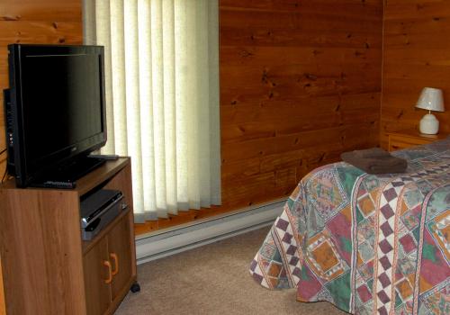 Bedroom of cabins 5 and 6